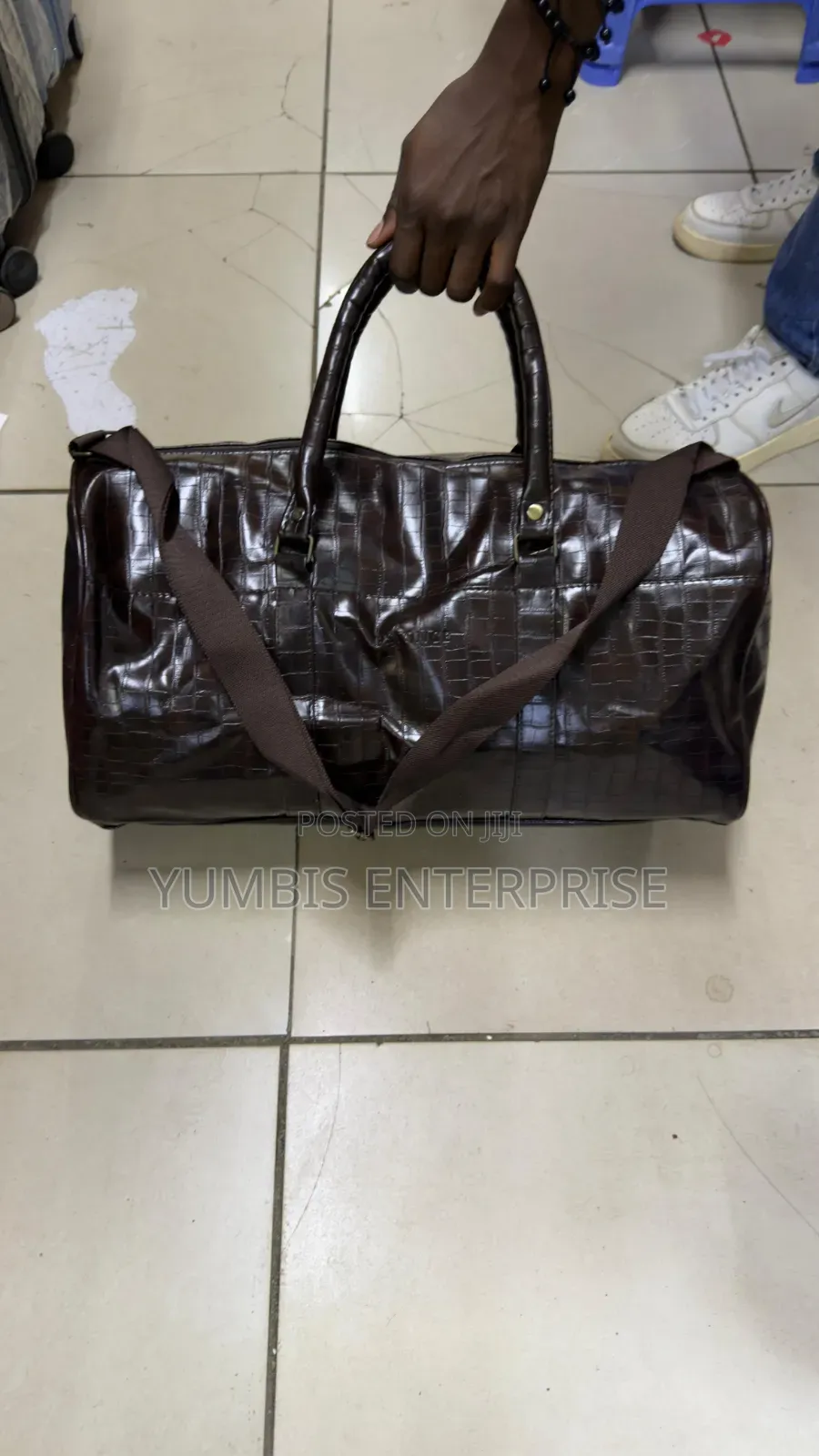 Medium Quality Sleek Leather Bags 