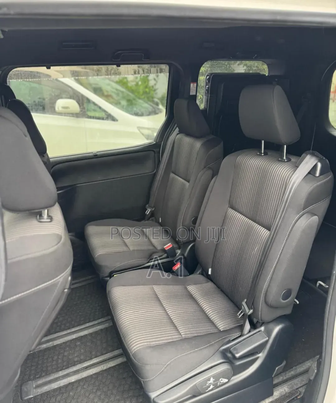 Toyota Noah 1.8 FWD Hybrid (7 seater) 2019 White