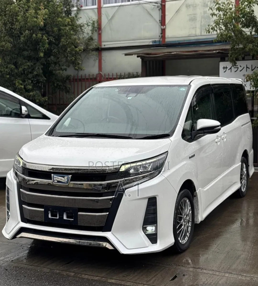 Toyota Noah 1.8 FWD Hybrid (7 seater) 2019 White