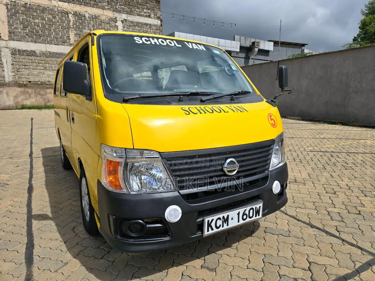 Nissan Caravan (Urvan) 2010 Yellow