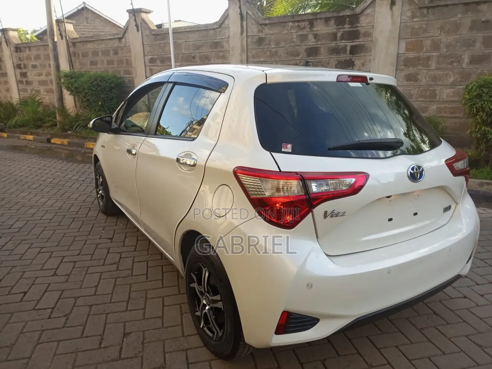 Toyota Vitz 1.5 FWD Hybrid 5dr 2019 Pearl