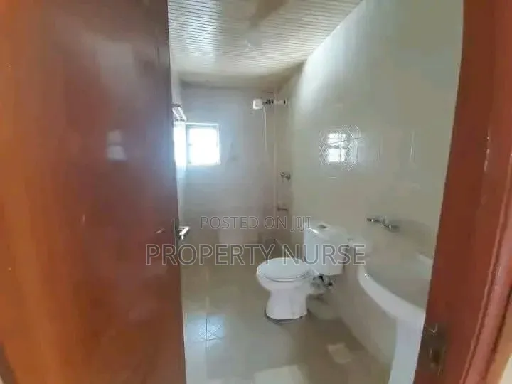4bdrm Apartment in Gateway Mall Area for rent
