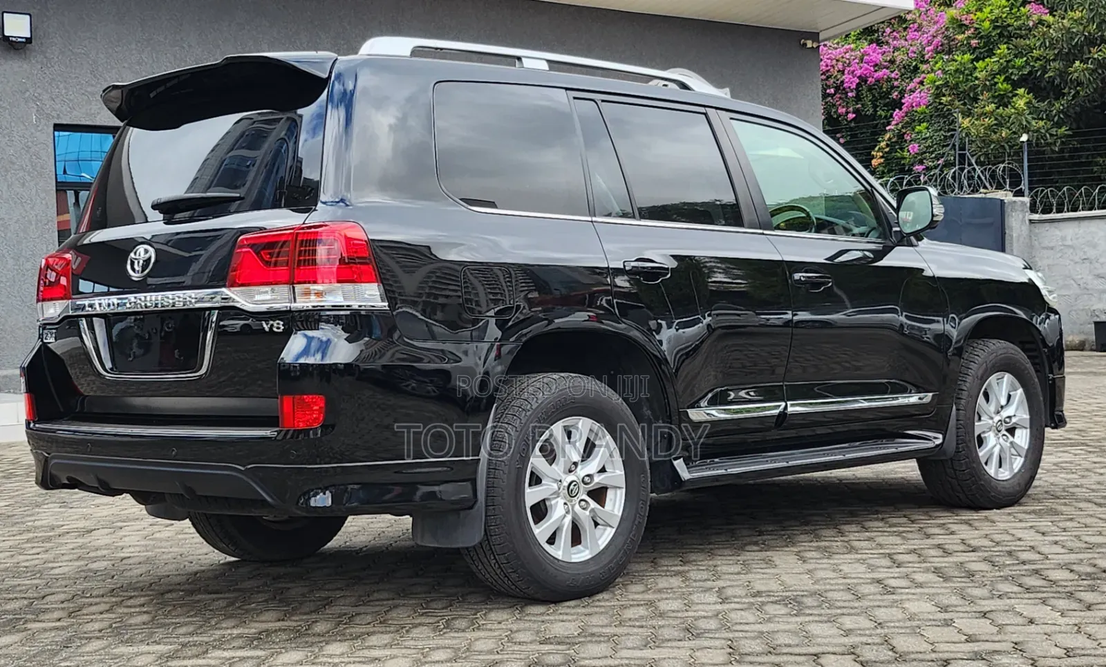Toyota Land Cruiser 4.6 V8 ZX 2019 Black