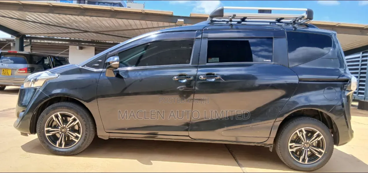 Toyota Sienta 2017 Black