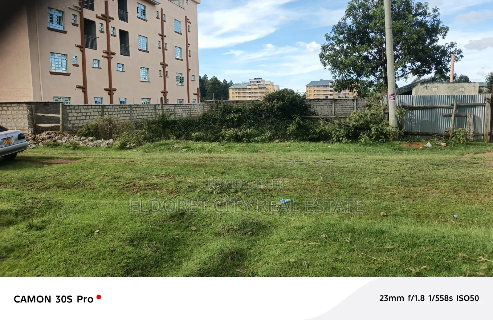 1/2 Acre Plus 1/8 Langas With Title.
