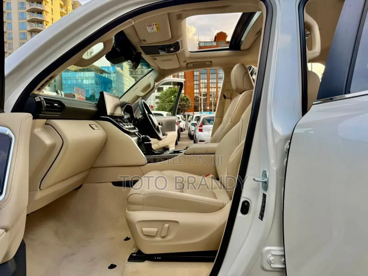 Toyota Land Cruiser LC300 2023 White