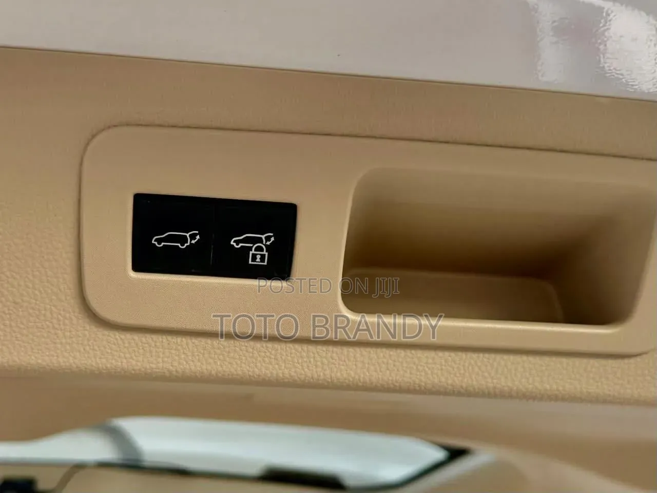 Toyota Land Cruiser LC300 2023 White