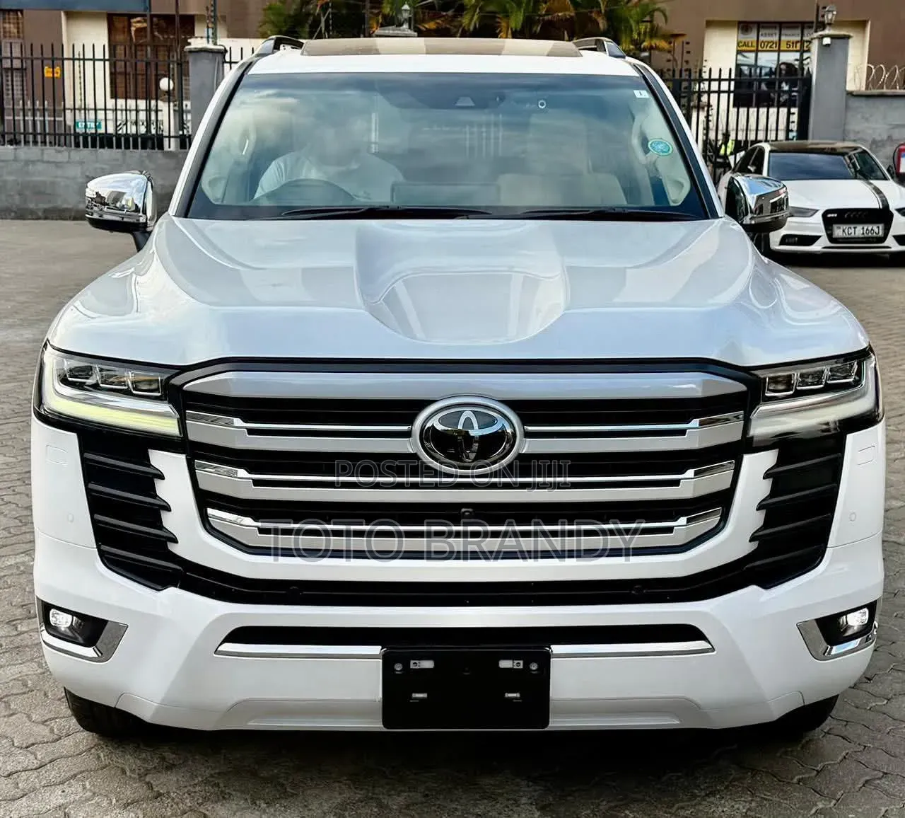 Toyota Land Cruiser LC300 2023 White