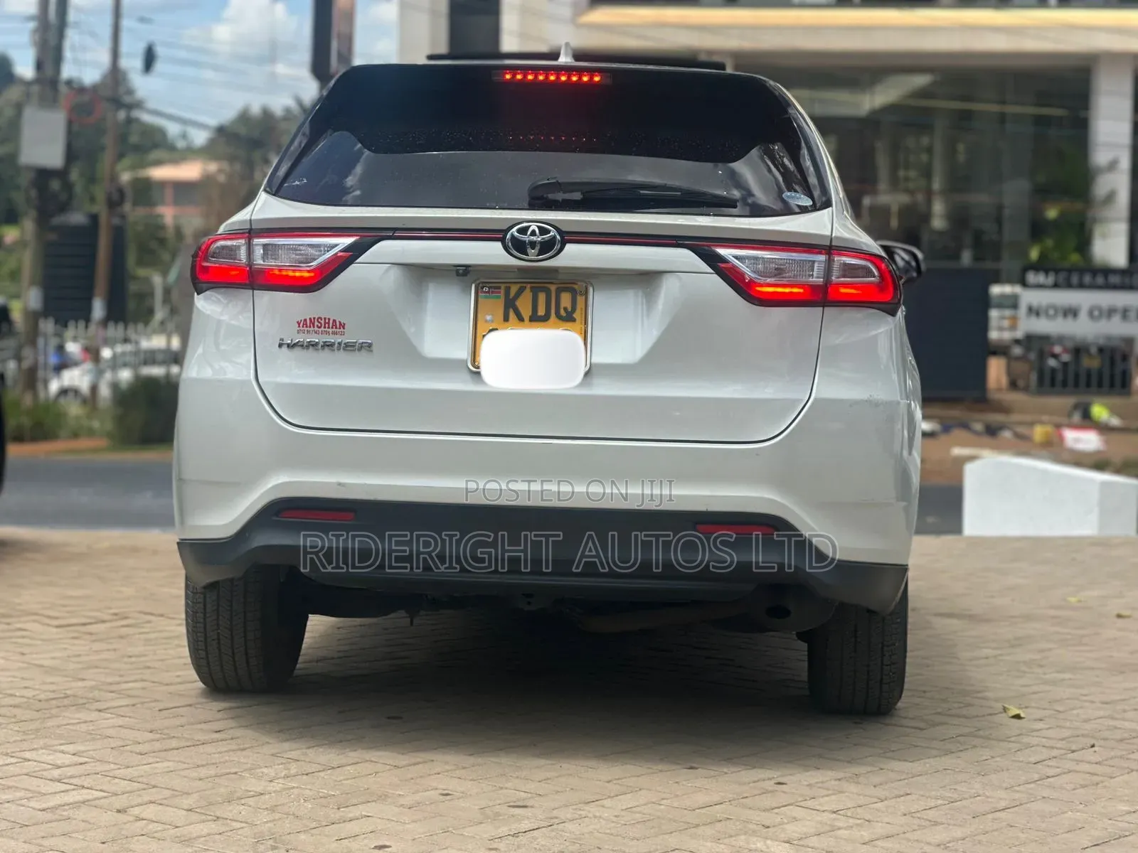 Toyota Harrier 2.0 2017 White