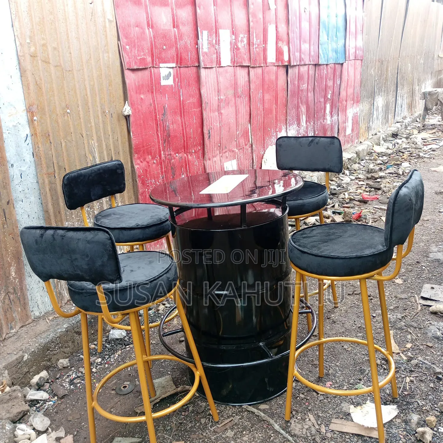 Modern and Sophisticated Bar Set
