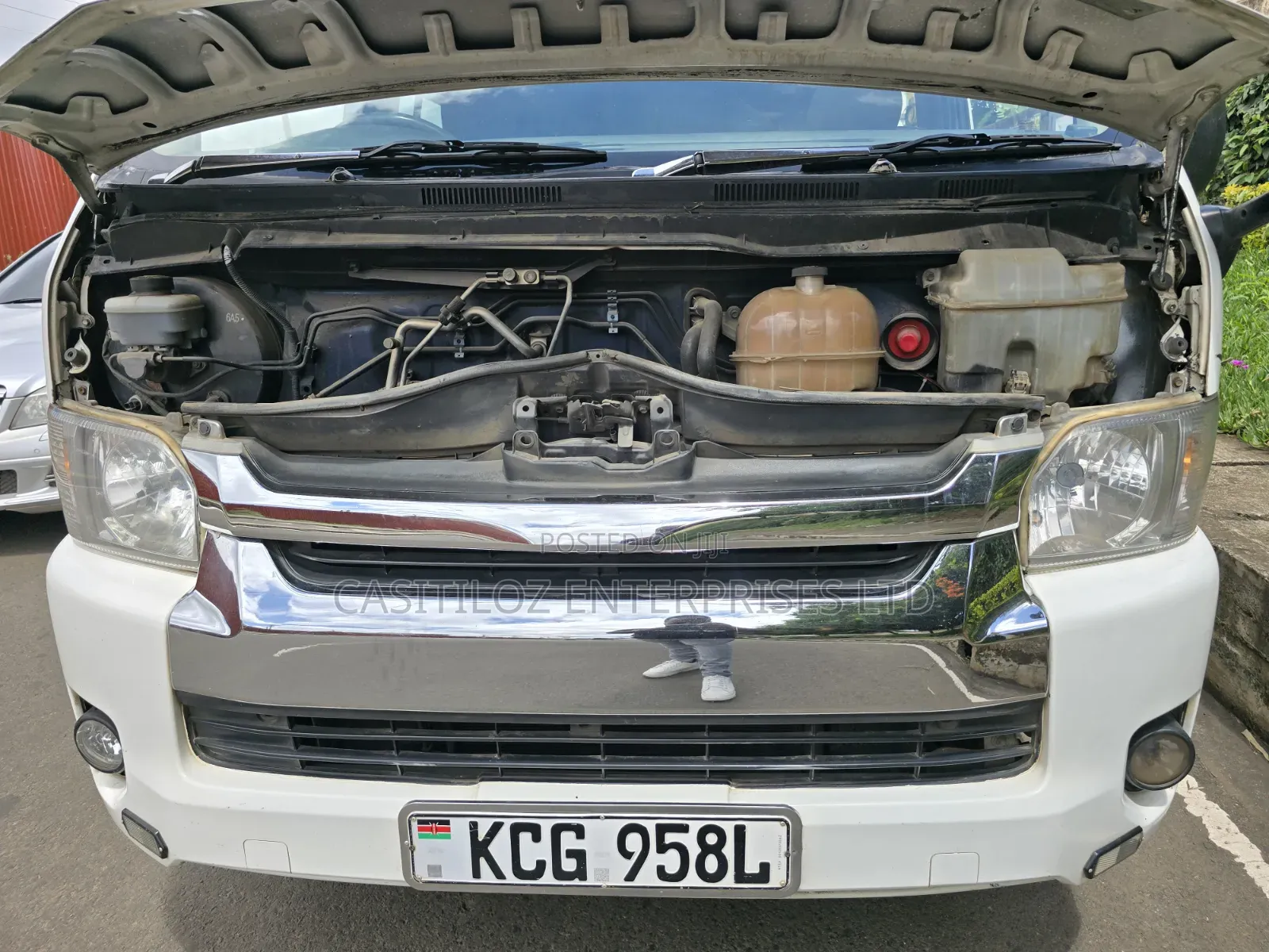 Toyota Grand HiAce 2009 White
