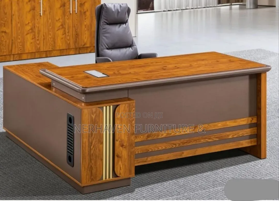 Executive Office Desk – Premium Office Table for Professionals