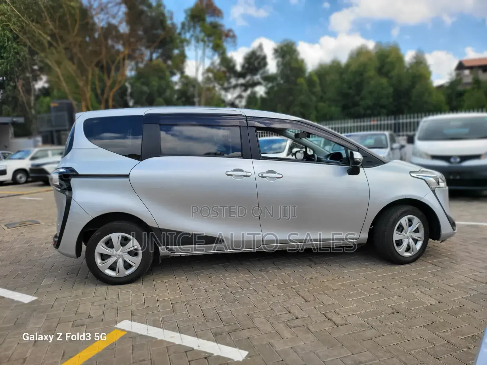 Toyota Sienta 2020 Silver