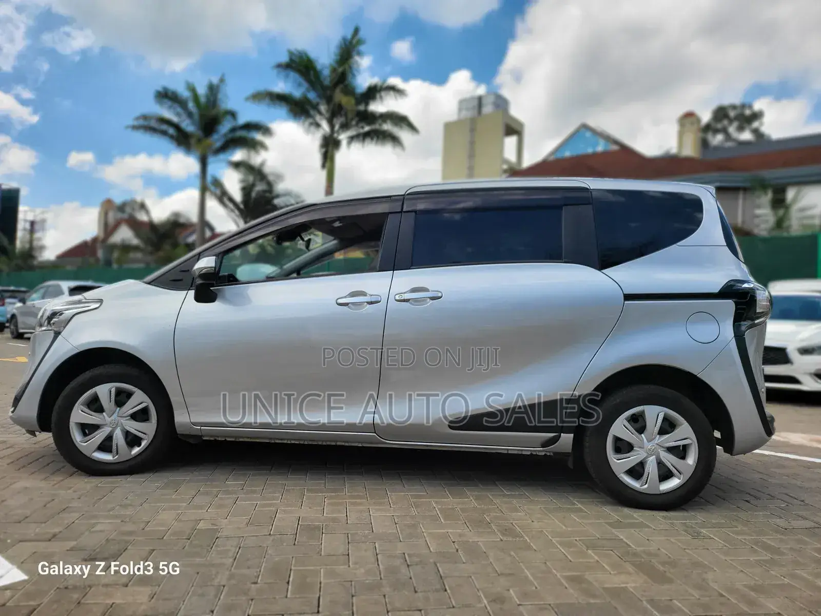 Toyota Sienta 2020 Silver