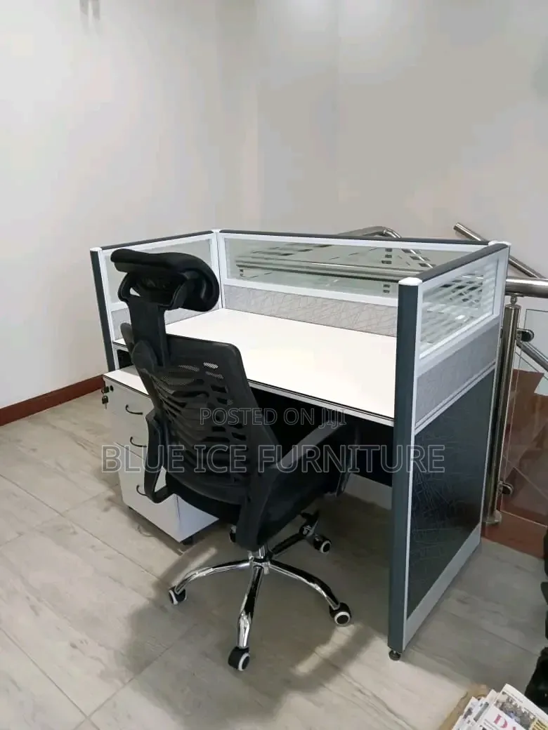 Office 1-Way Workstation With Adjustable Headrest Chair