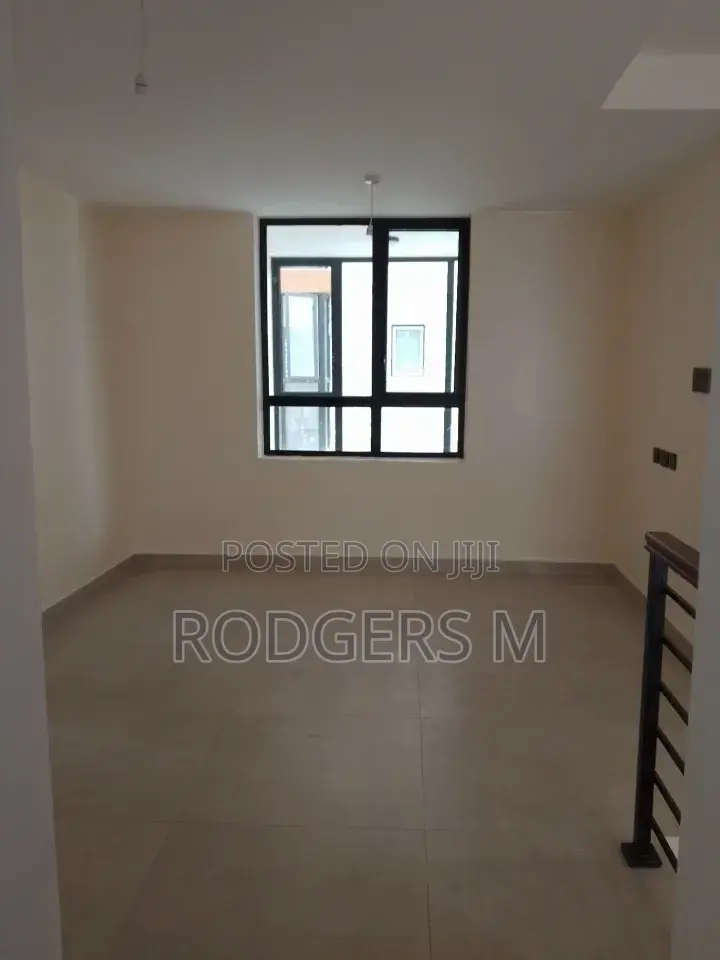 4bdrm Duplex in Spring Valley for rent