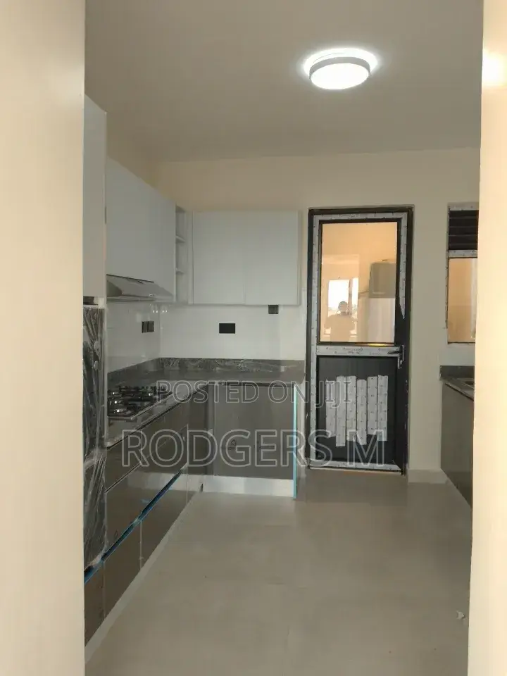 4bdrm Duplex in Spring Valley for rent