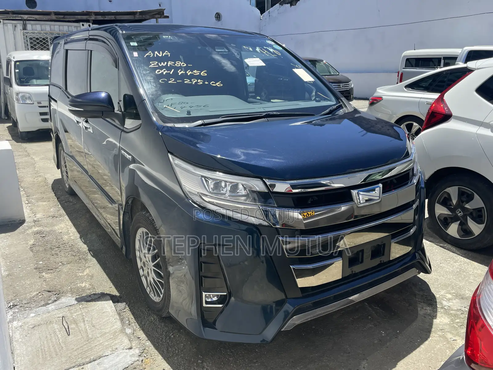 Toyota Noah 1.8 FWD Hybrid (7 seater) 2019 Blue