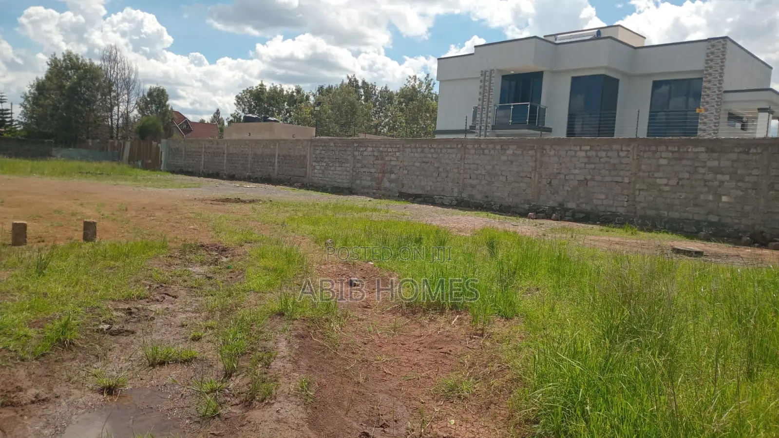 Prime 50x100 Plot in Mugutha Near Bustani Bistro – 3.5m – Ready Title