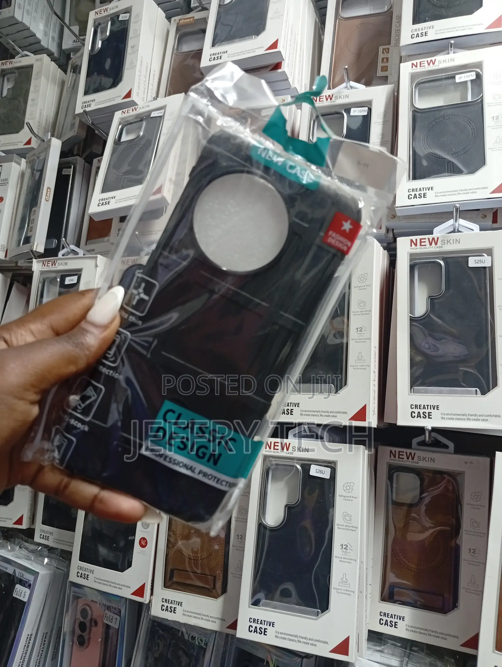 Phone Case Featuring a Classic Design and Professional Protection.