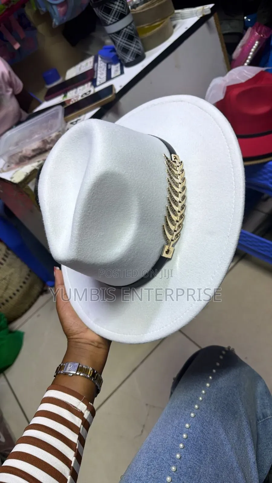 Stylish Wide Brim Fedora Hat in White With a Detailed Band