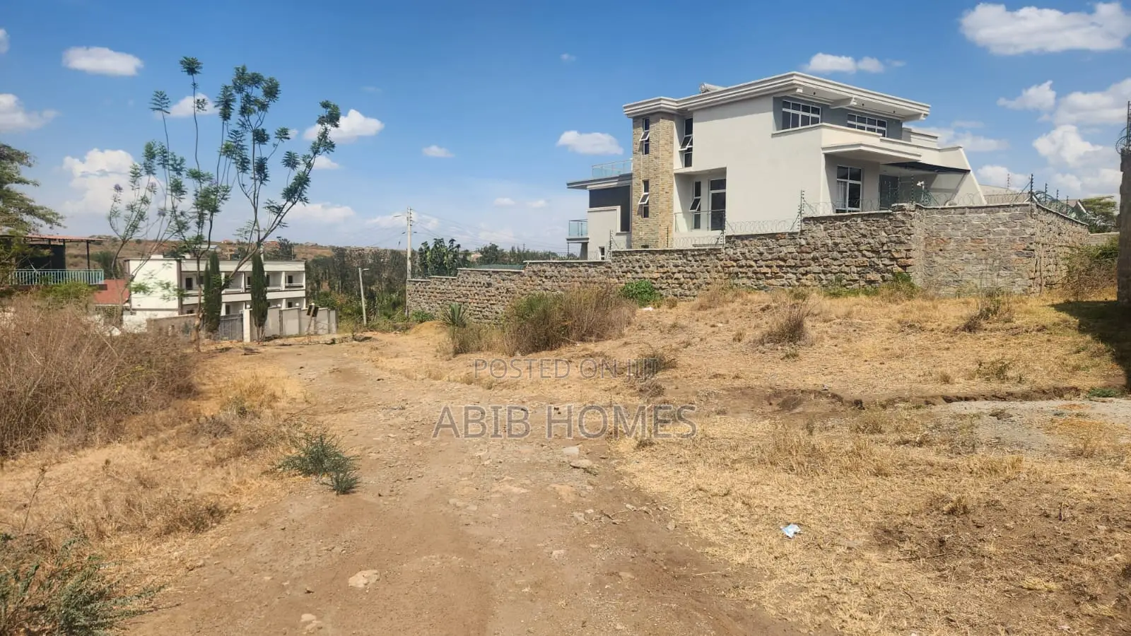 Landless – Prime 100x100 Plot
