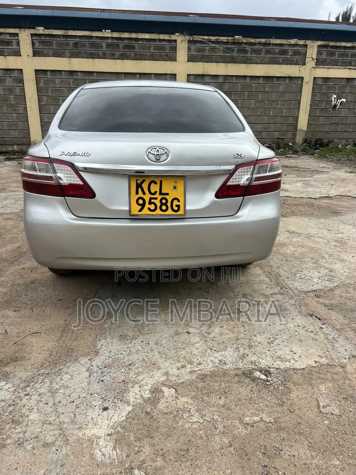 Toyota Premio 2011 Silver
