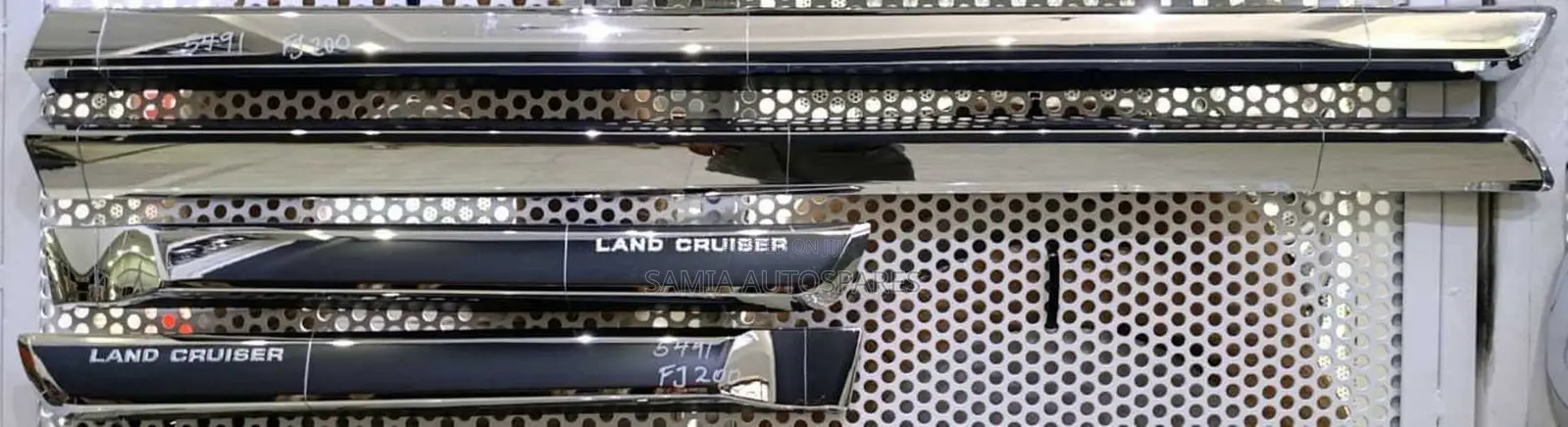 Side Moulding - Chrome for Toyota Land Cruiser - Fj 200