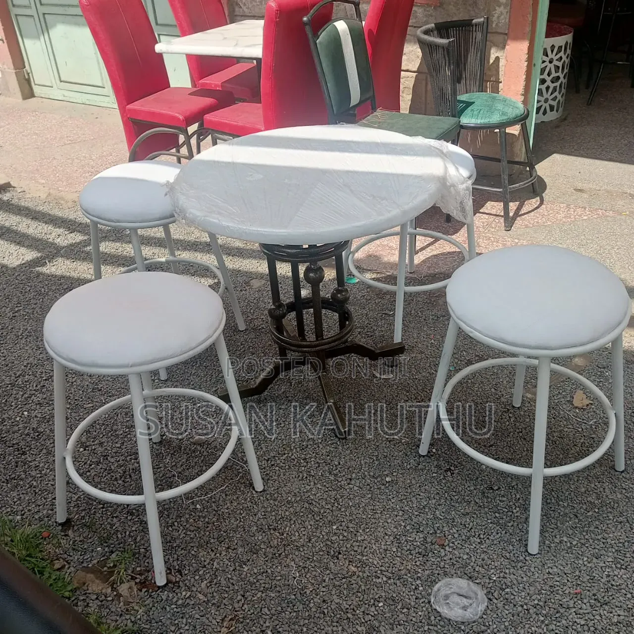 Simple and Comfortable Bar Set