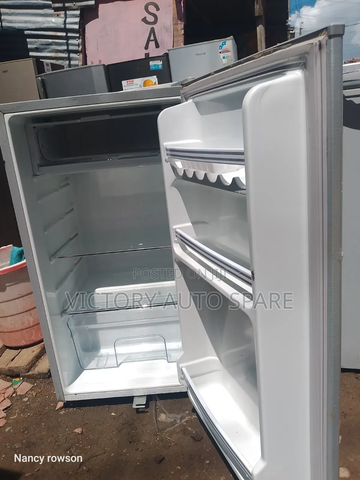 90lires Refrigerator