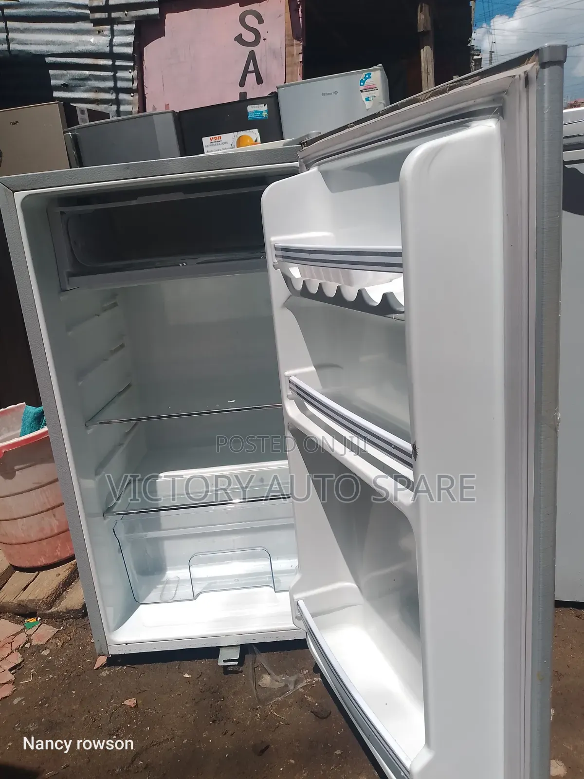 90lires Refrigerator