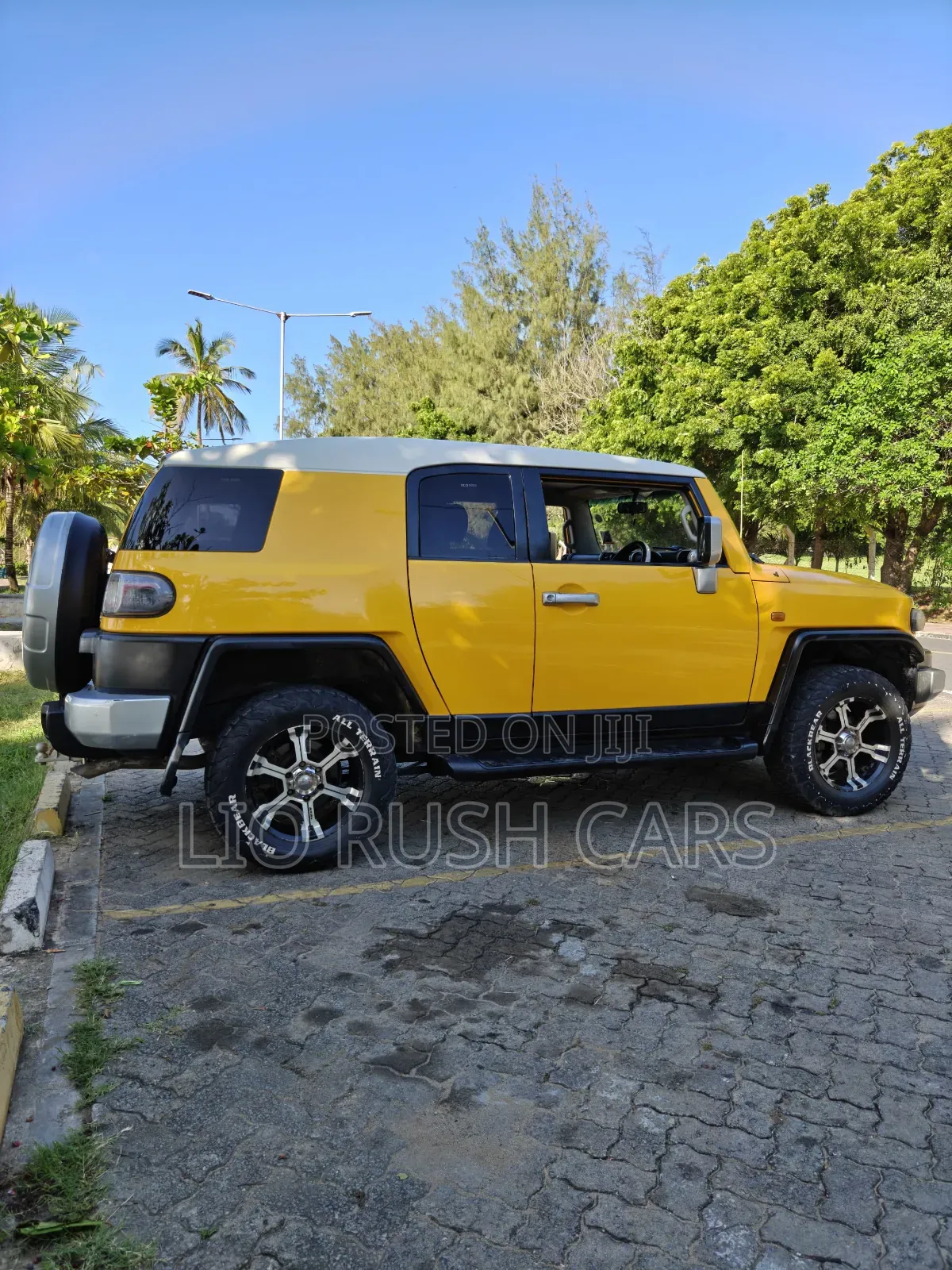 Toyota FJ Cruiser 2012 Yellow
