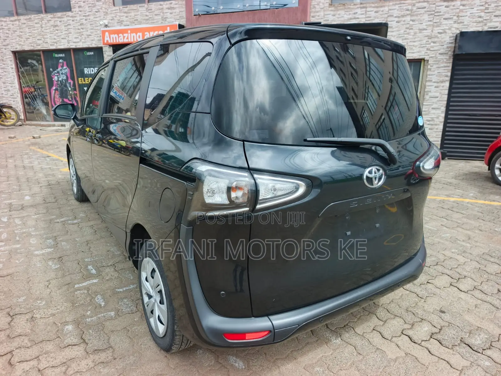 Toyota Sienta 1.5 AWD (6-seater) 2019 Black