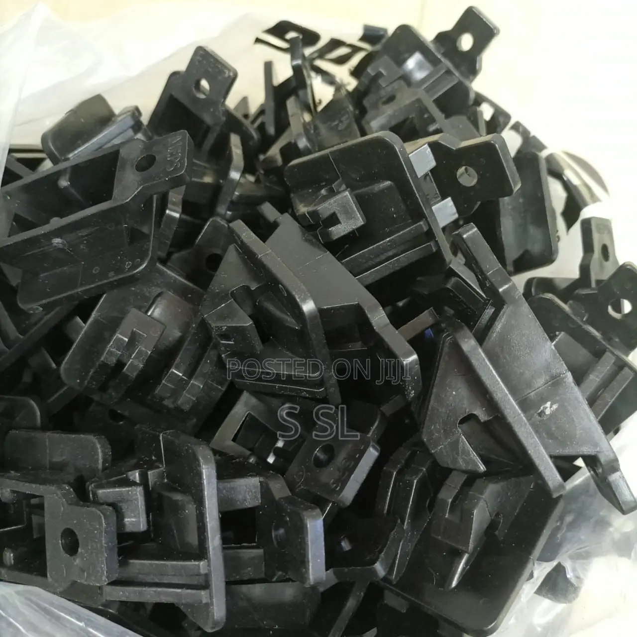 Plastic Black W Insulator For Electric Fence
