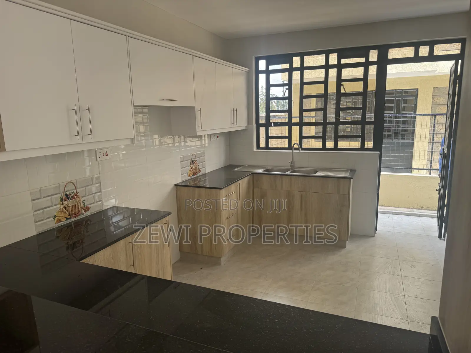 3bdrm Mansion in Matasia for sale
