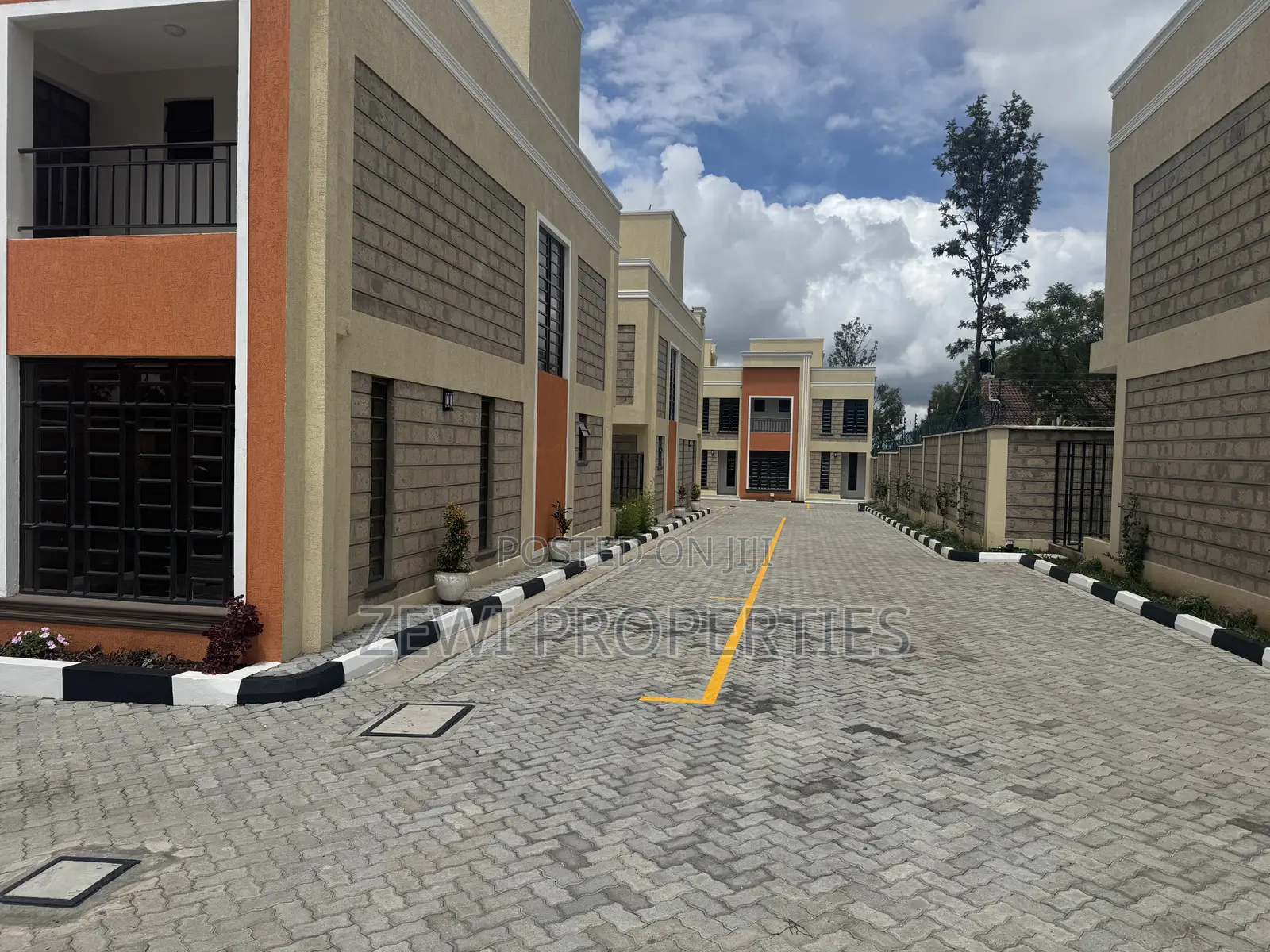 3bdrm Mansion in Matasia for sale