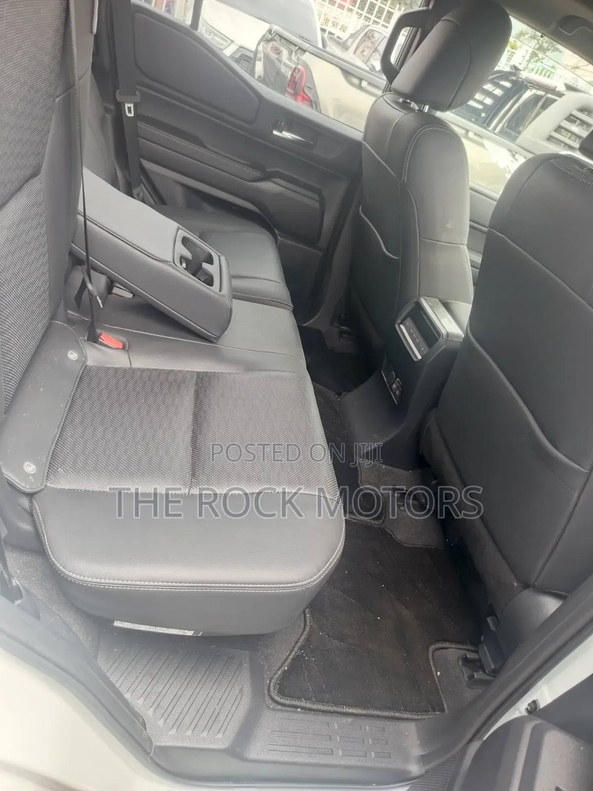 Toyota Land Cruiser Prado 2024 White