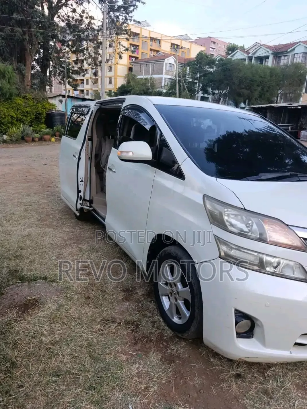 Toyota Alphard 2.4 Petrol FWD 2012 White