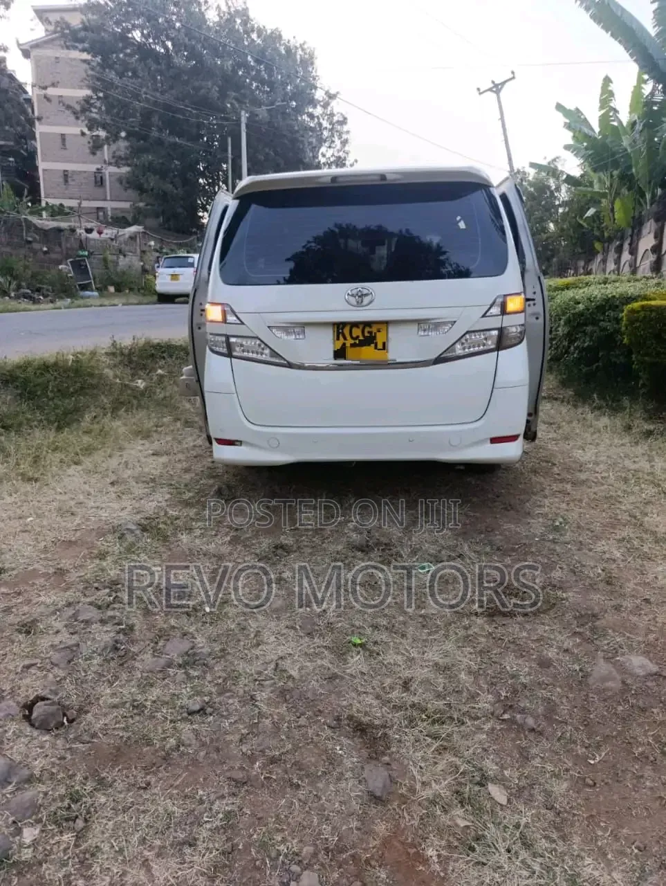 Toyota Alphard 2.4 Petrol FWD 2012 White