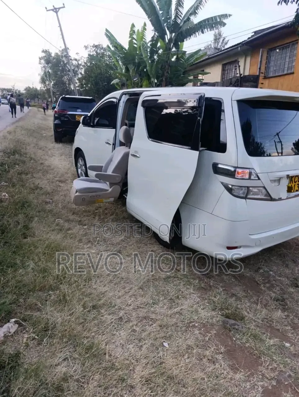 Toyota Alphard 2.4 Petrol FWD 2012 White