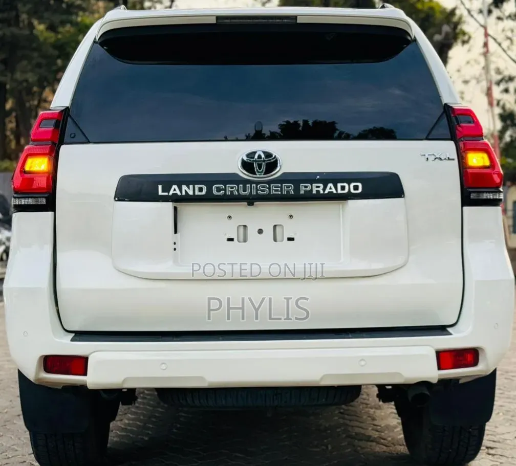 Toyota Land Cruiser Prado 2.8 2019 White