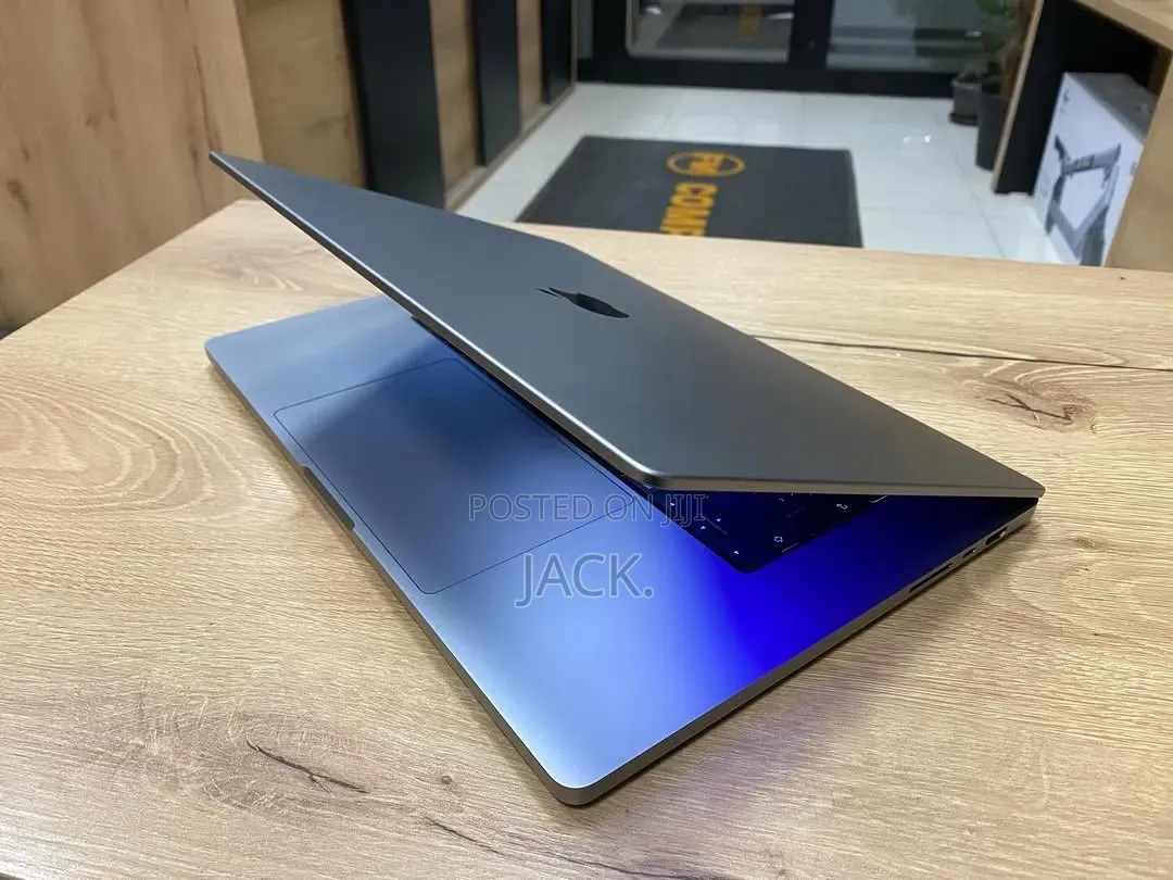 Laptop Apple MacBook Pro 2021 M1 64GB Apple M1 Max SSD 1T