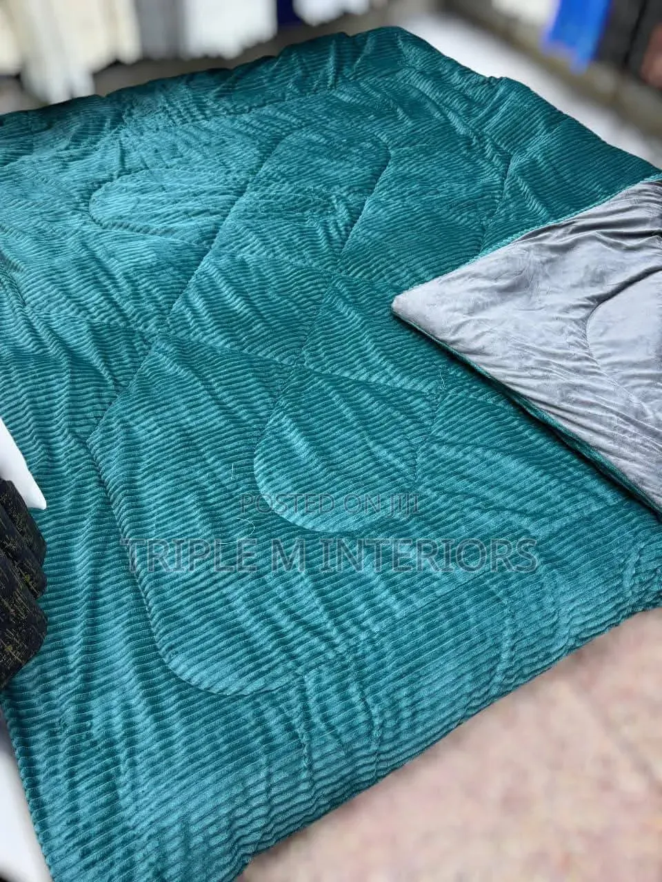 Single Warm Comfort Blanket With Soft Velvet Finish