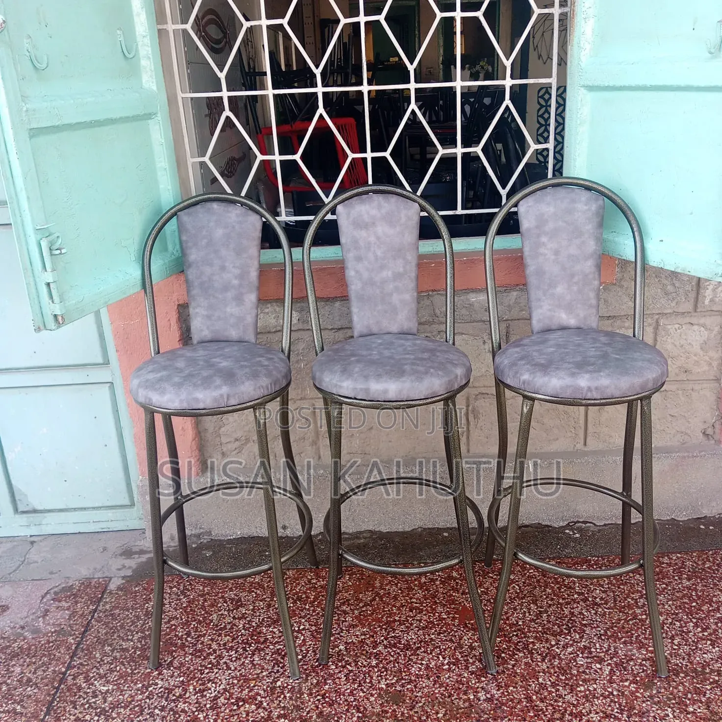 Statuesque Chic High Stools