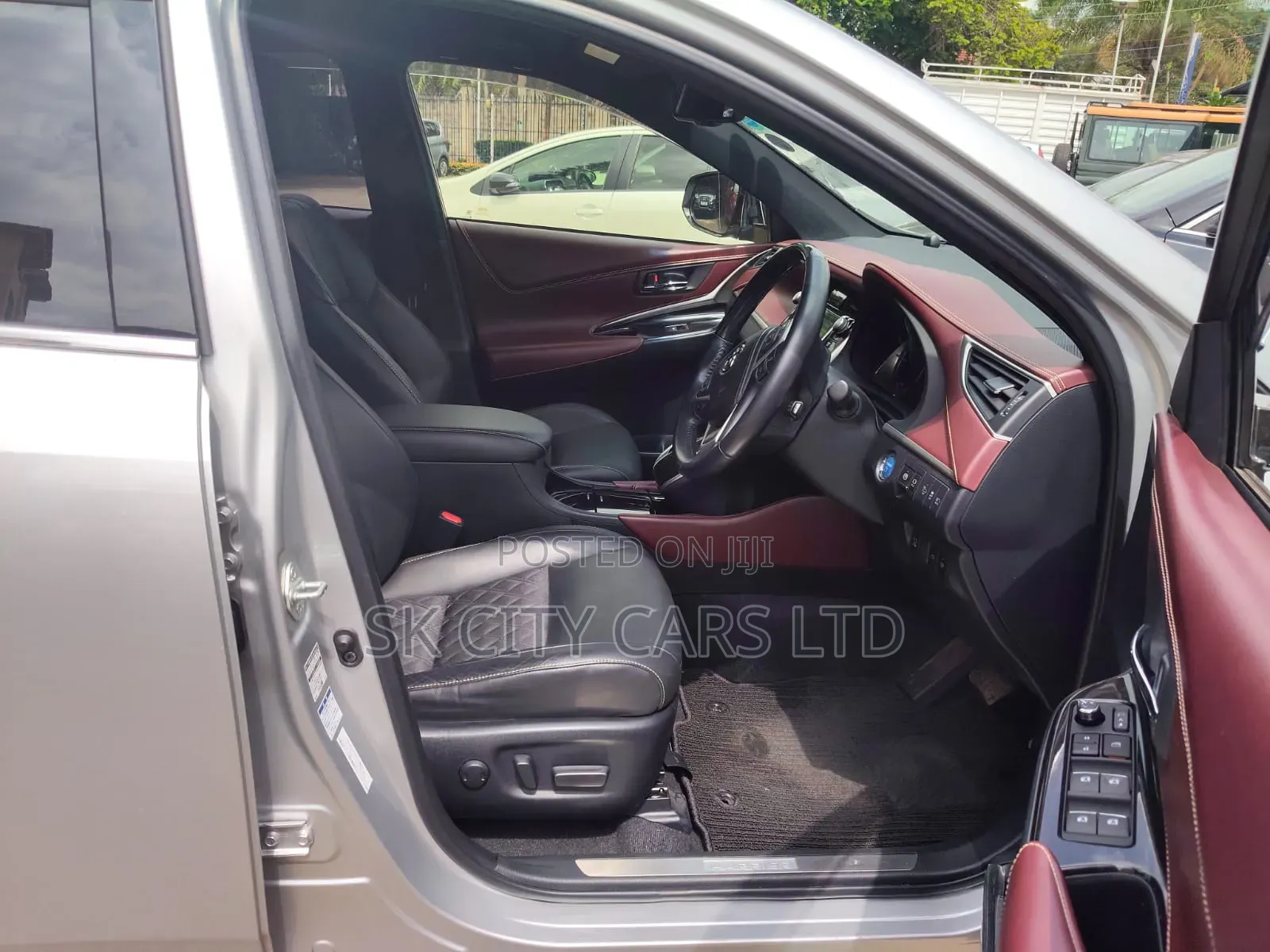 Toyota Harrier 2.5 Hybrid 4WD 2019 Silver