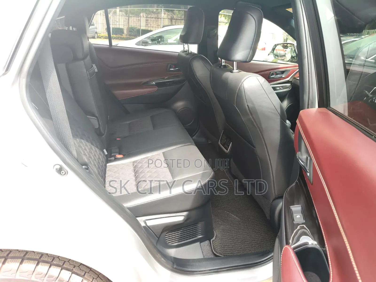 Toyota Harrier 2.5 Hybrid 4WD 2019 Silver