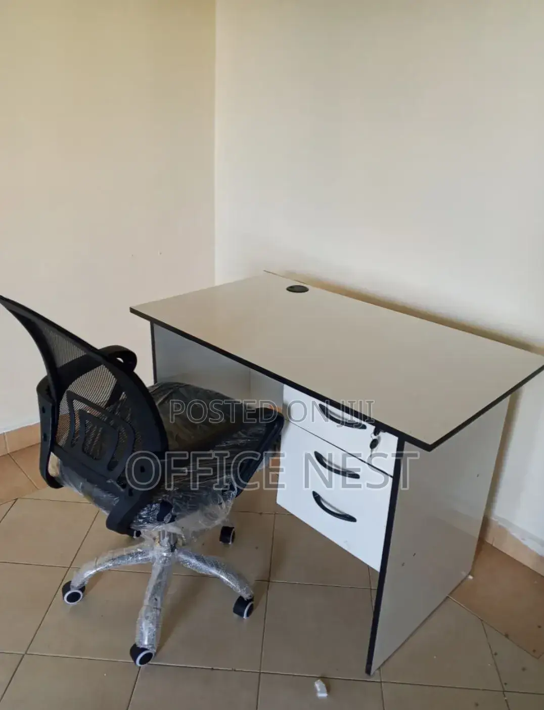 Modern Executive Office Desk With 3 Drawers Swivel Chair