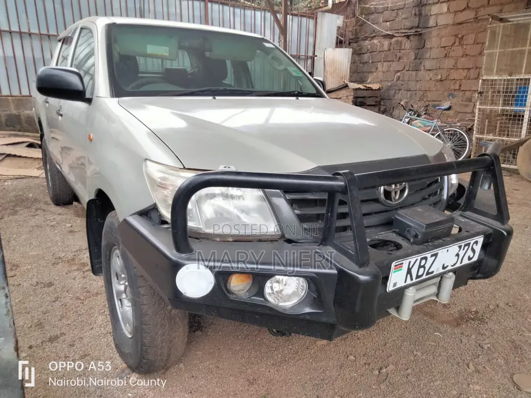 Toyota Hilux SR 4x4 2013 Gray