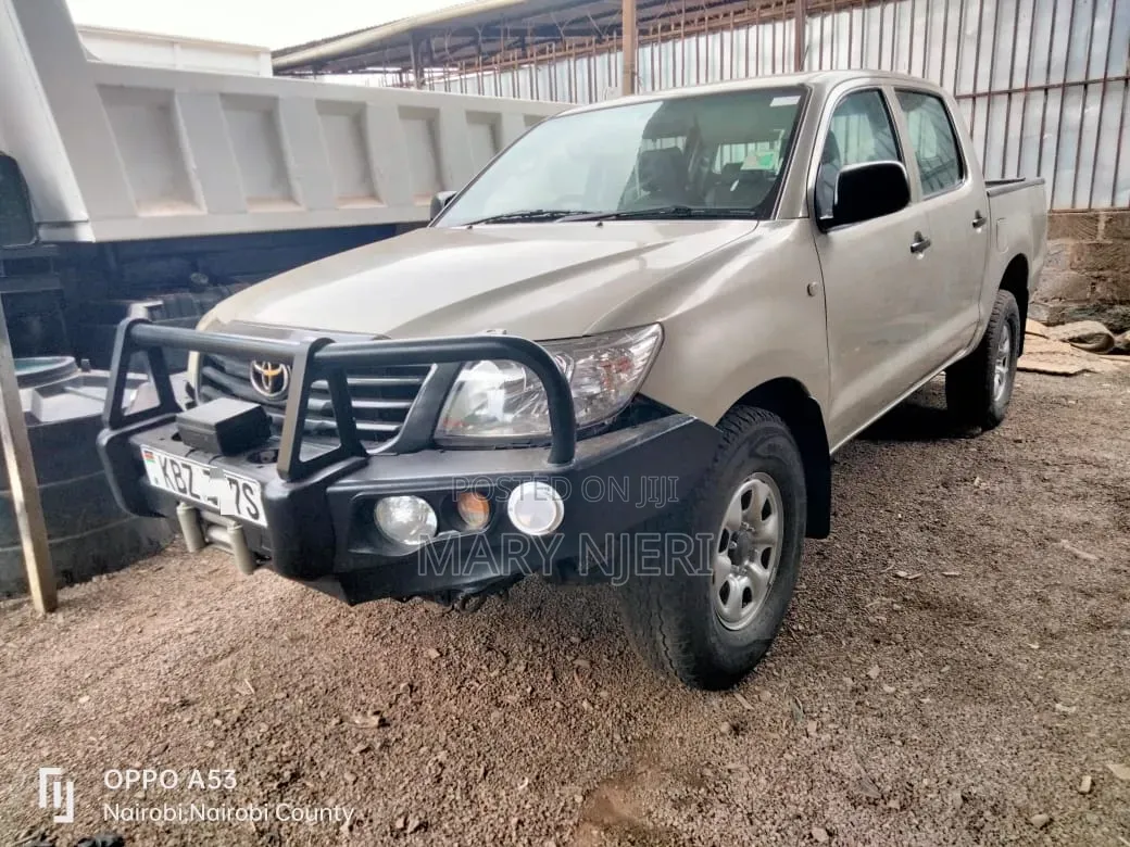 Toyota Hilux SR 4x4 2013 Gray