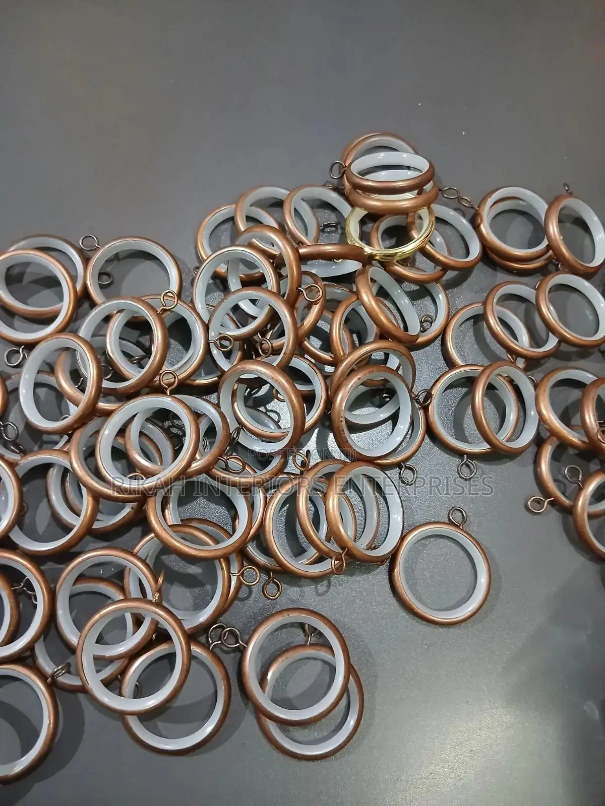 Brown Smooth Rods Rings With Plastic Holder